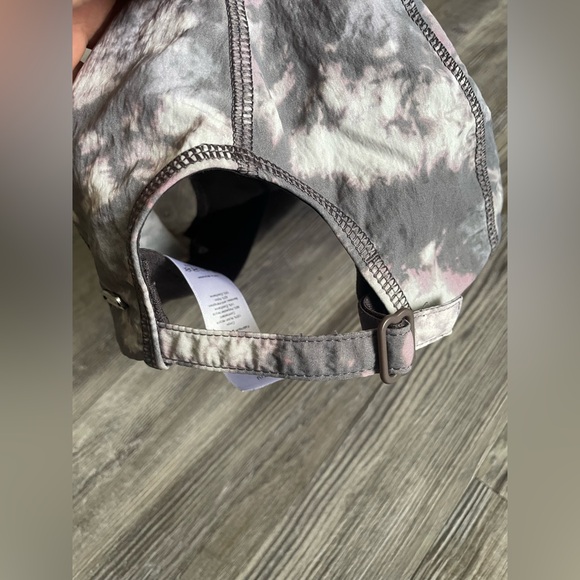 Lululemon Athletica Gray and Pink Tie-Dye Cap - Picture 5 of 7